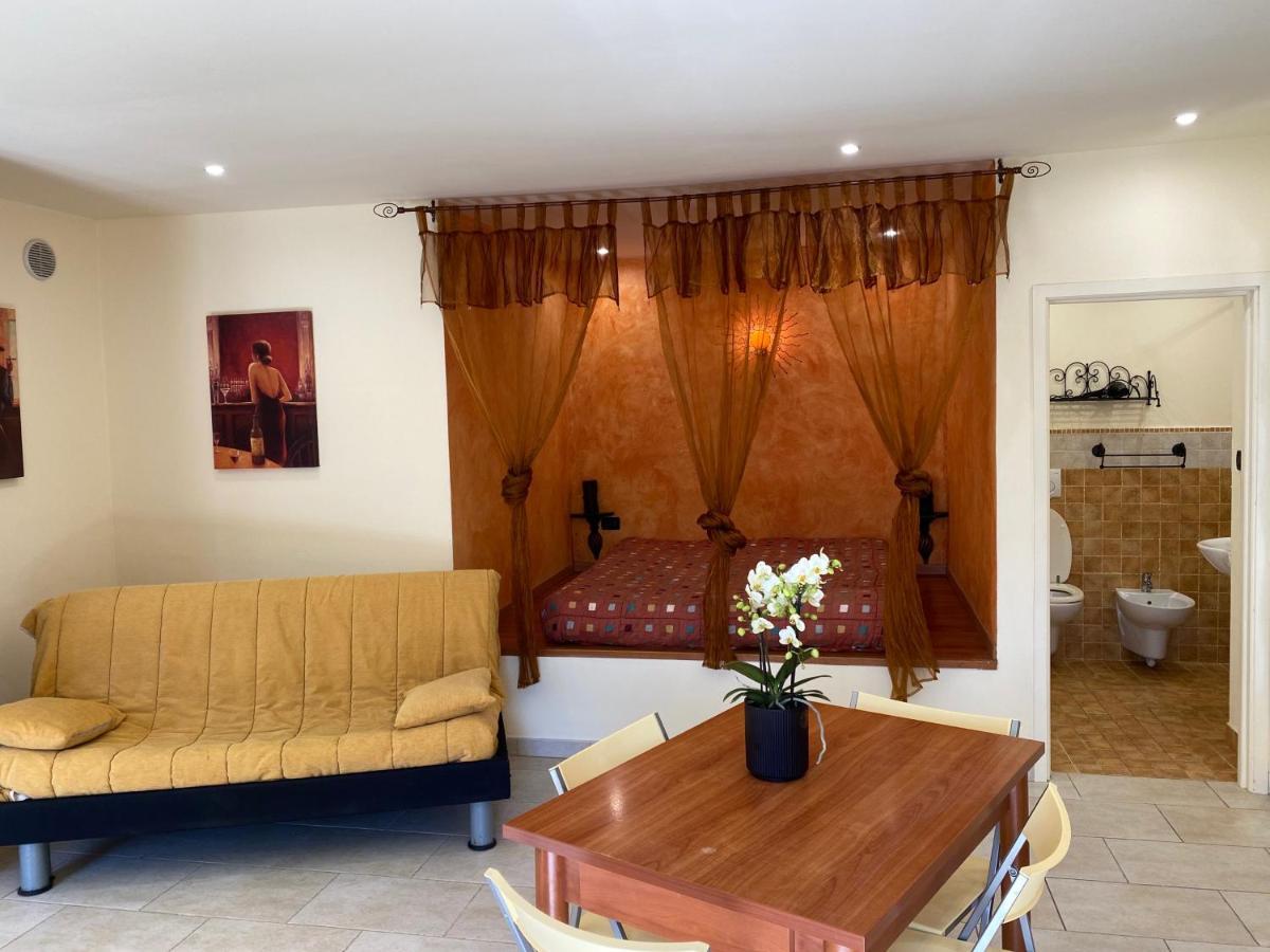 Residenza Costarossa Apartamento Imperia Habitación foto